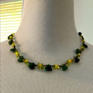 MIXED BEAD AND STONE CHIPS CHOKER STYLE NECKLACE GREEN YELLOW